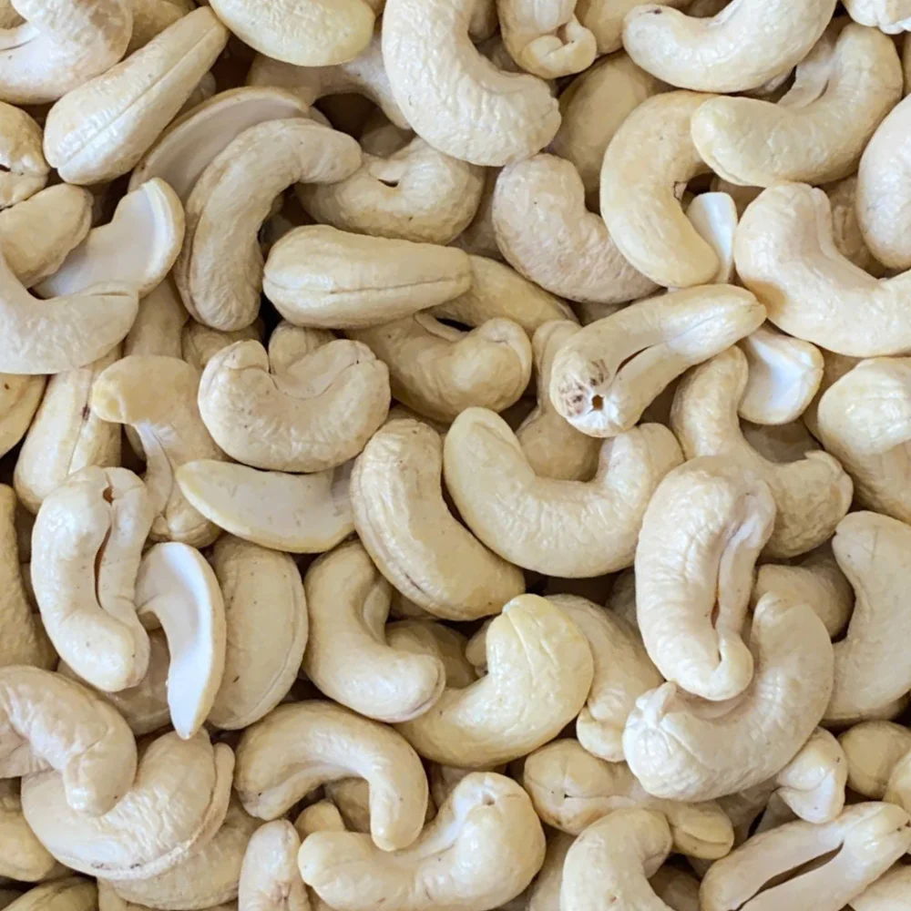 Wholesale-Cheap-SANTIGO-Brand-Raw-Cashew-Nuts-W320-Grade-Vietnam-Origin-1Kg-Short-Leadtime.png
