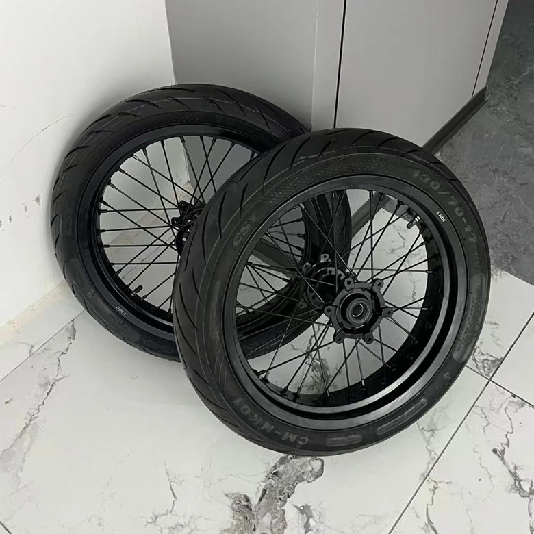 Black spoke (5).jpg