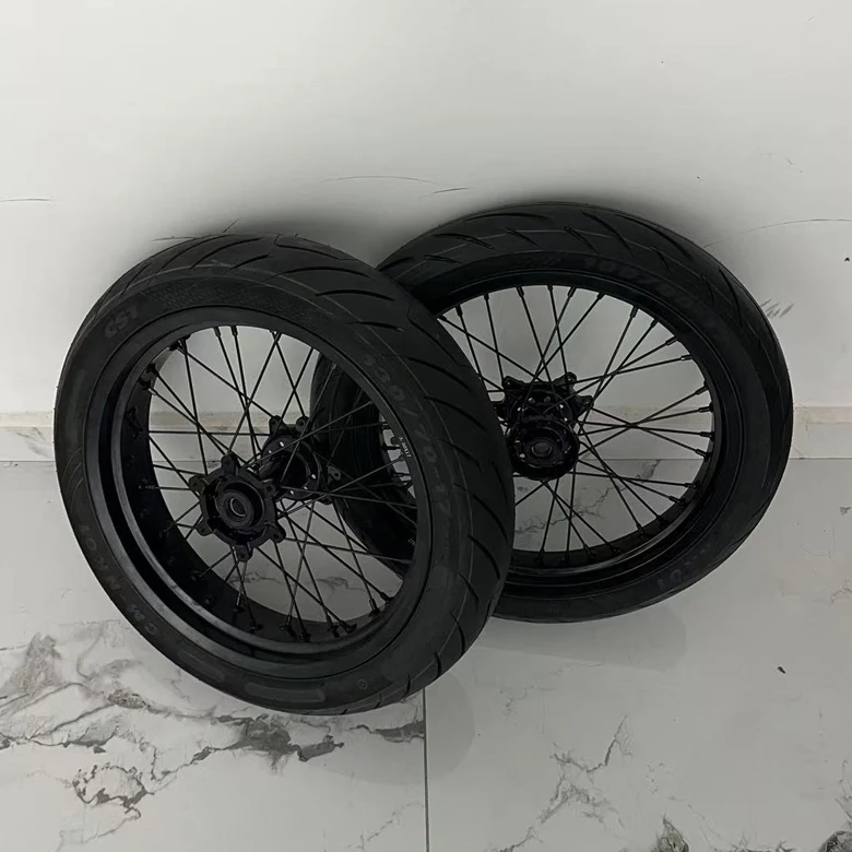 Black spoke (2).jpg