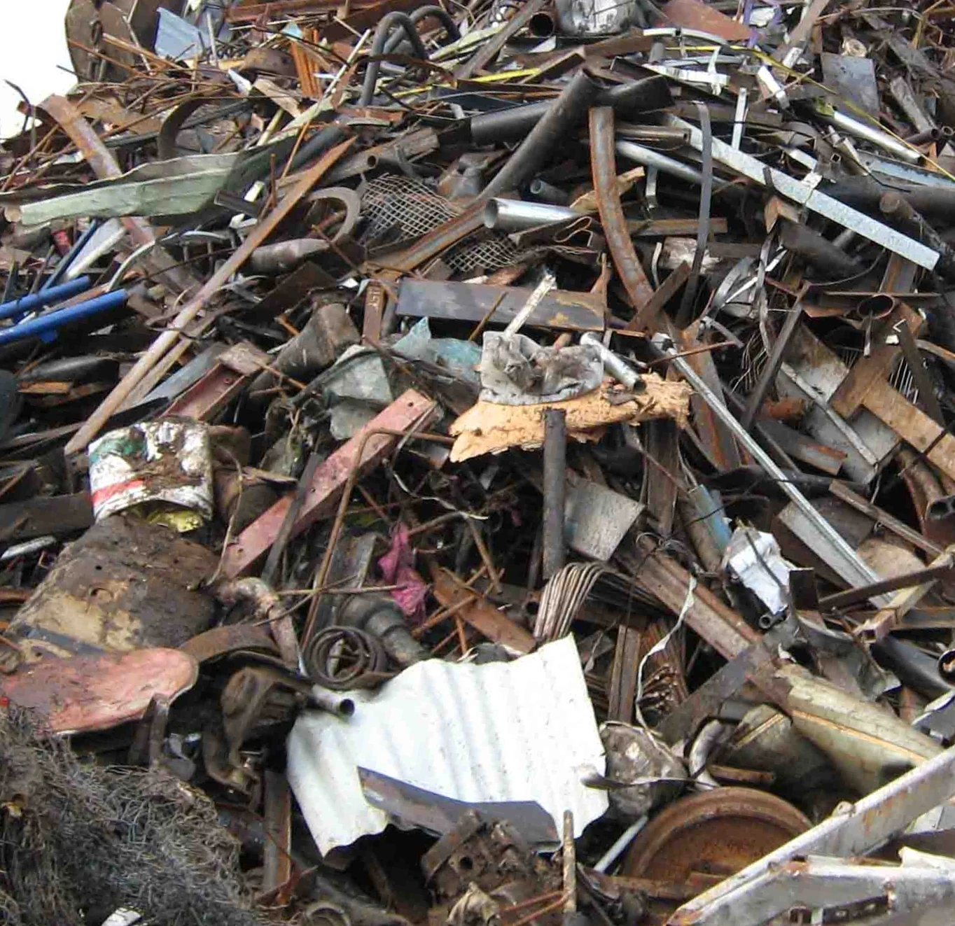 High-Quality HMS 1 & 2 Scrap Metal ISRI 200-206 | 80/20 Rail Scrap, Industrial Steel Scrap | Bulk Scrap Metal Supplier