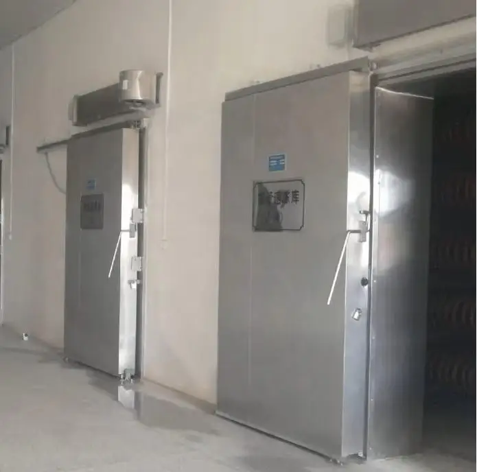 Strongly sealed cold storage sliding door for industrial refrigeration