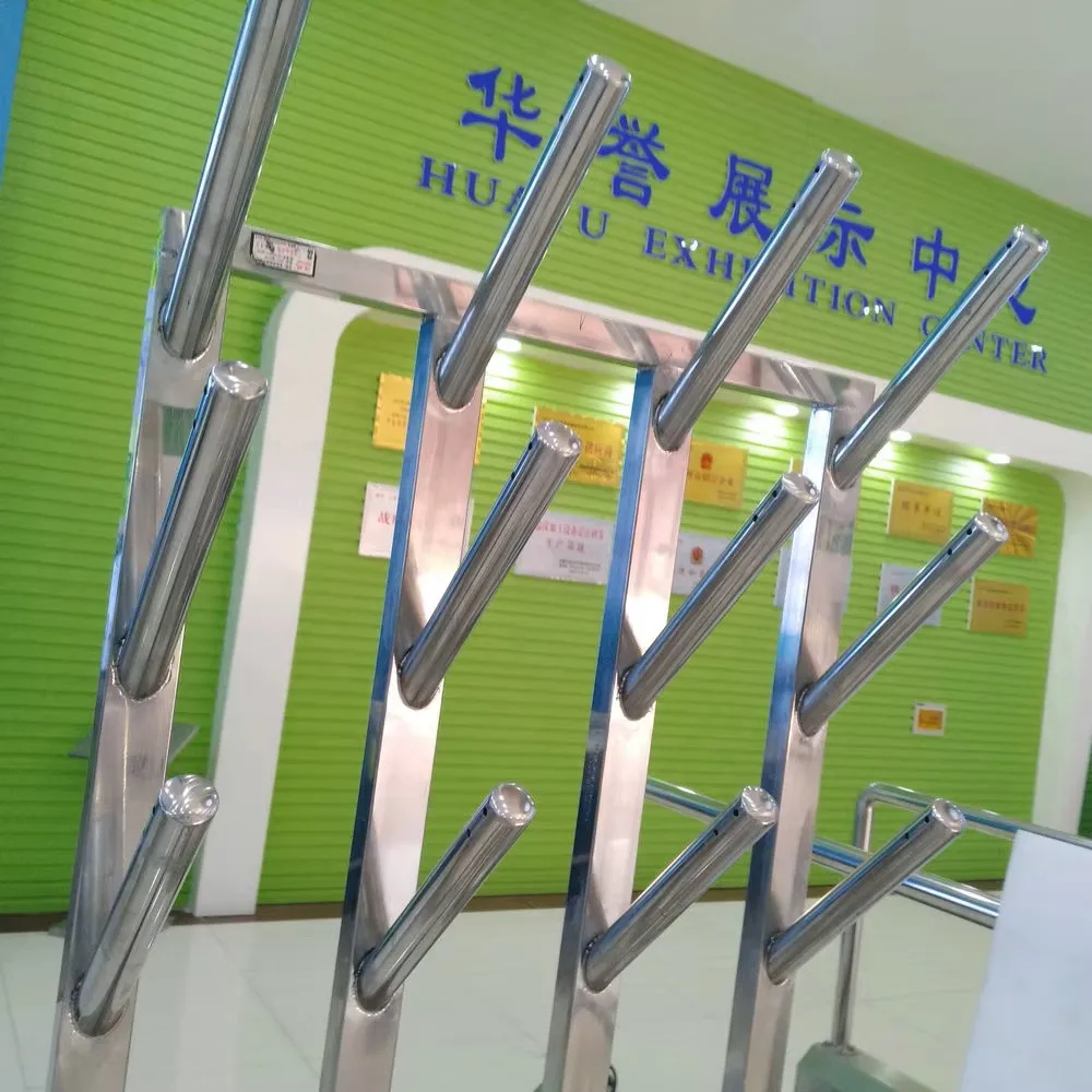 Professional boot drying system suitable for hygiene management in slaughterhouses and drying of workers' footwear