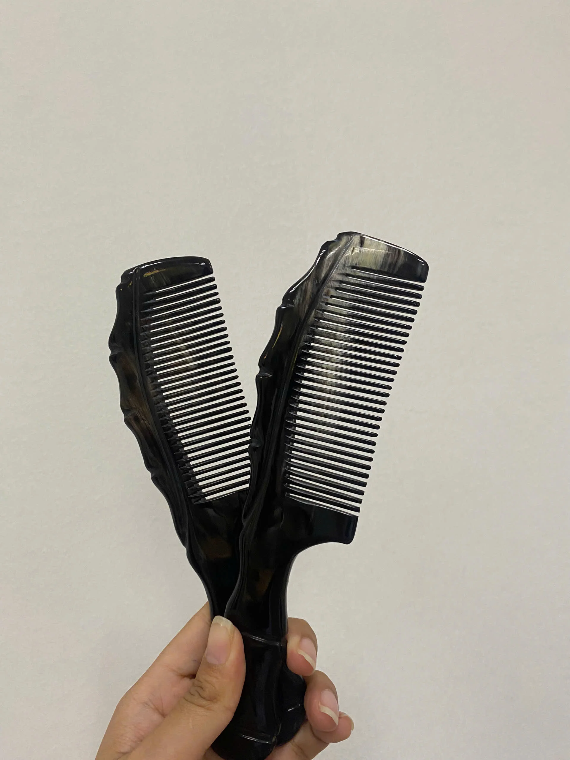 髪やひげのためのバッファローホーンコーム-自然な魅力を持つ