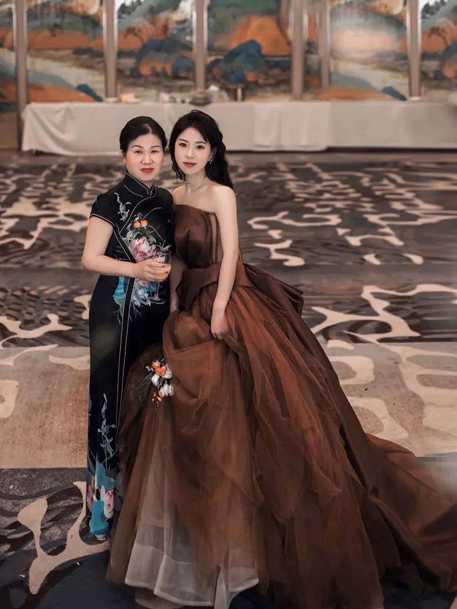 Luxury New Design Puffy Chocolate Bridal Wedding Banquet Performance Dress  Prom Dresses