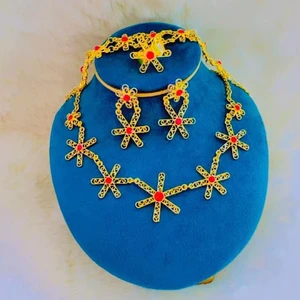 24K Gold Dubai Vintage Jewelry Set Classic Pearl Flower Copper Anniversary Diamond Necklace Earrings Bangles Combs Perfect Gift