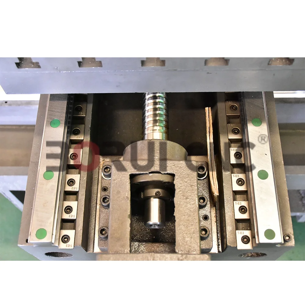VMC650 CNC Vertical Machining Center with FANUC Control System for Mold Manufacturing and Metal Processing