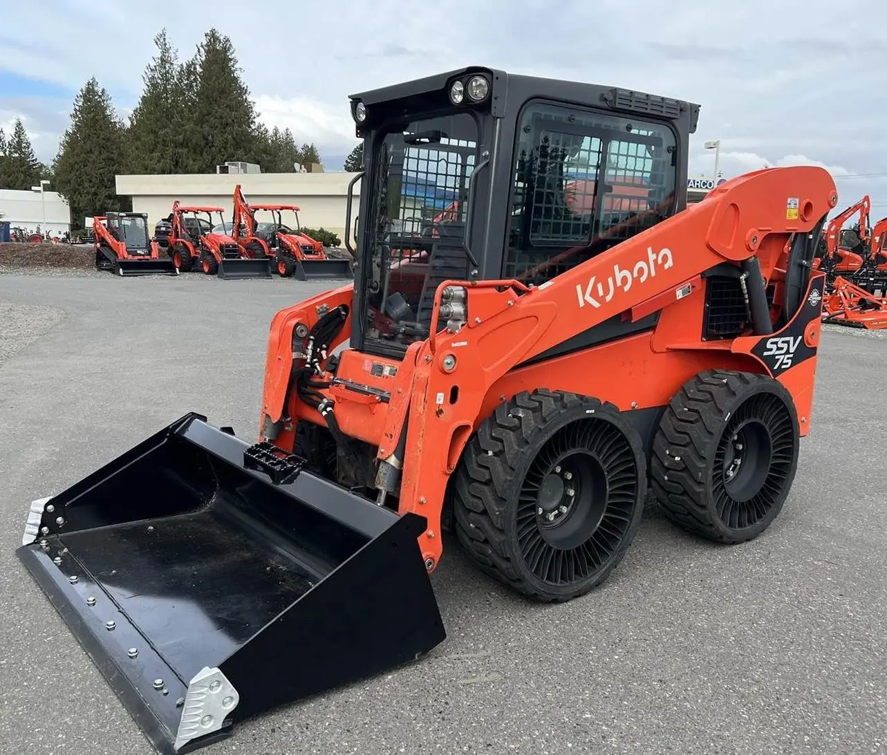 Kubota Tracked Skid Steer Loader with Strong Engine Front End Loader ...