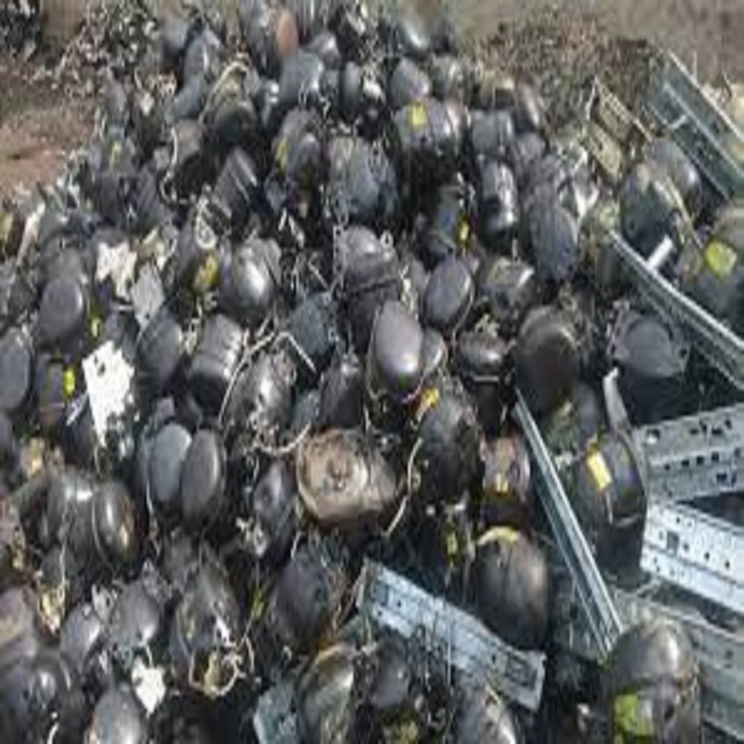 AC and Fridge Compressor Scrap, Electric Motor Scrap with 100% Copper Scrap/ Starters/ Alternators Generators and Other