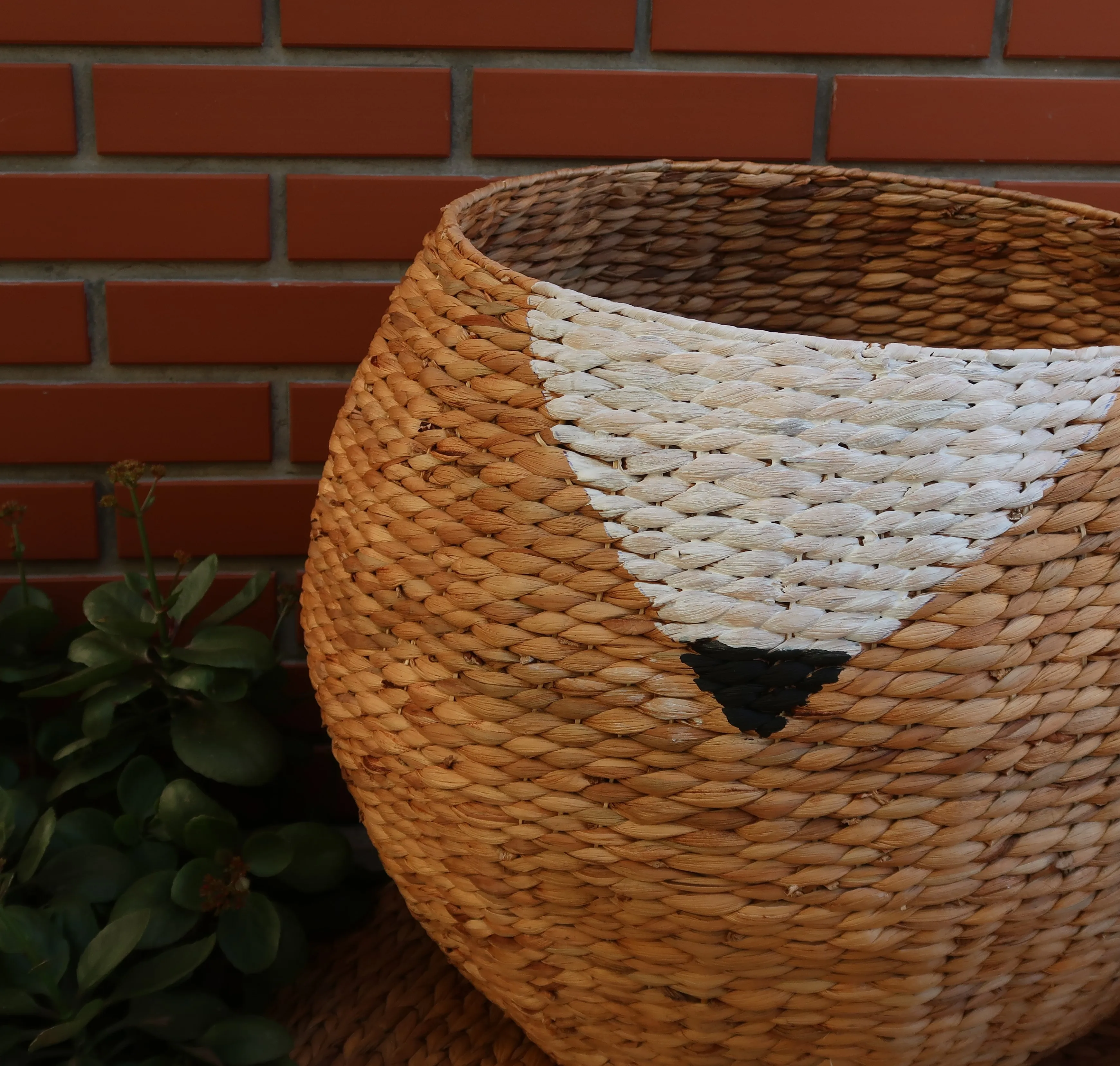Meticulously Handcrafted Wicker Basket, Complete with a Lid, Offers a Stylish and Practical Storage Solution Made in Vietnam.
