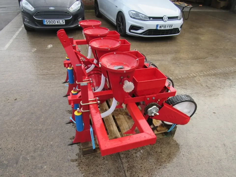 Wholesale Farm Machinery Tractor 4 Rows Corn Planter Machine Corn Seed