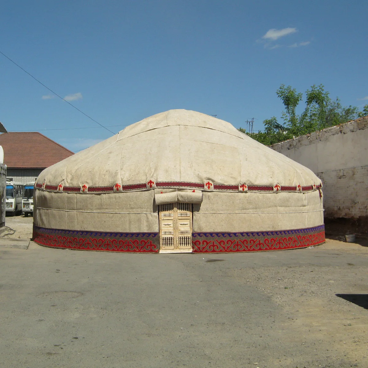 Traditional Wooden Yurt Diameter 8 Meters Made Of Felt Traditional