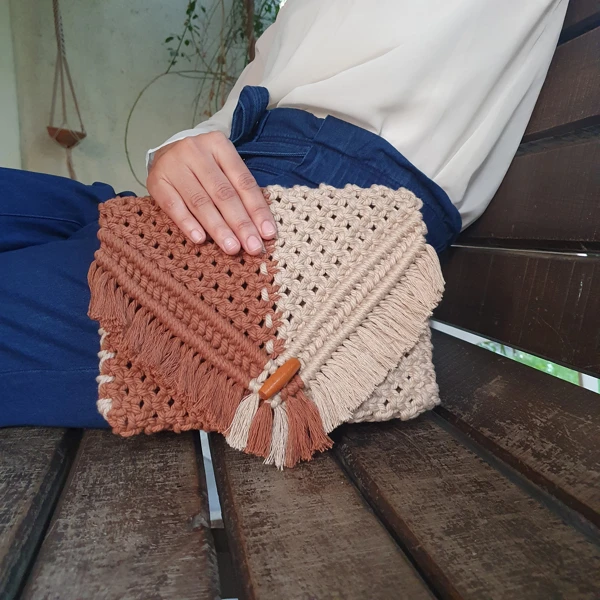 Mustard Color Macrame Clutch Hand Knitted Boho Purse Lady Fashionable Hand Bag with Detachable Sling and Fringes