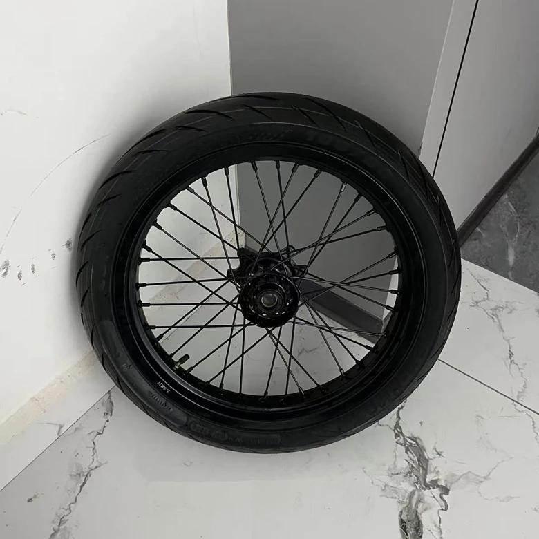 Black spoke (6).jpg