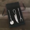 US$16