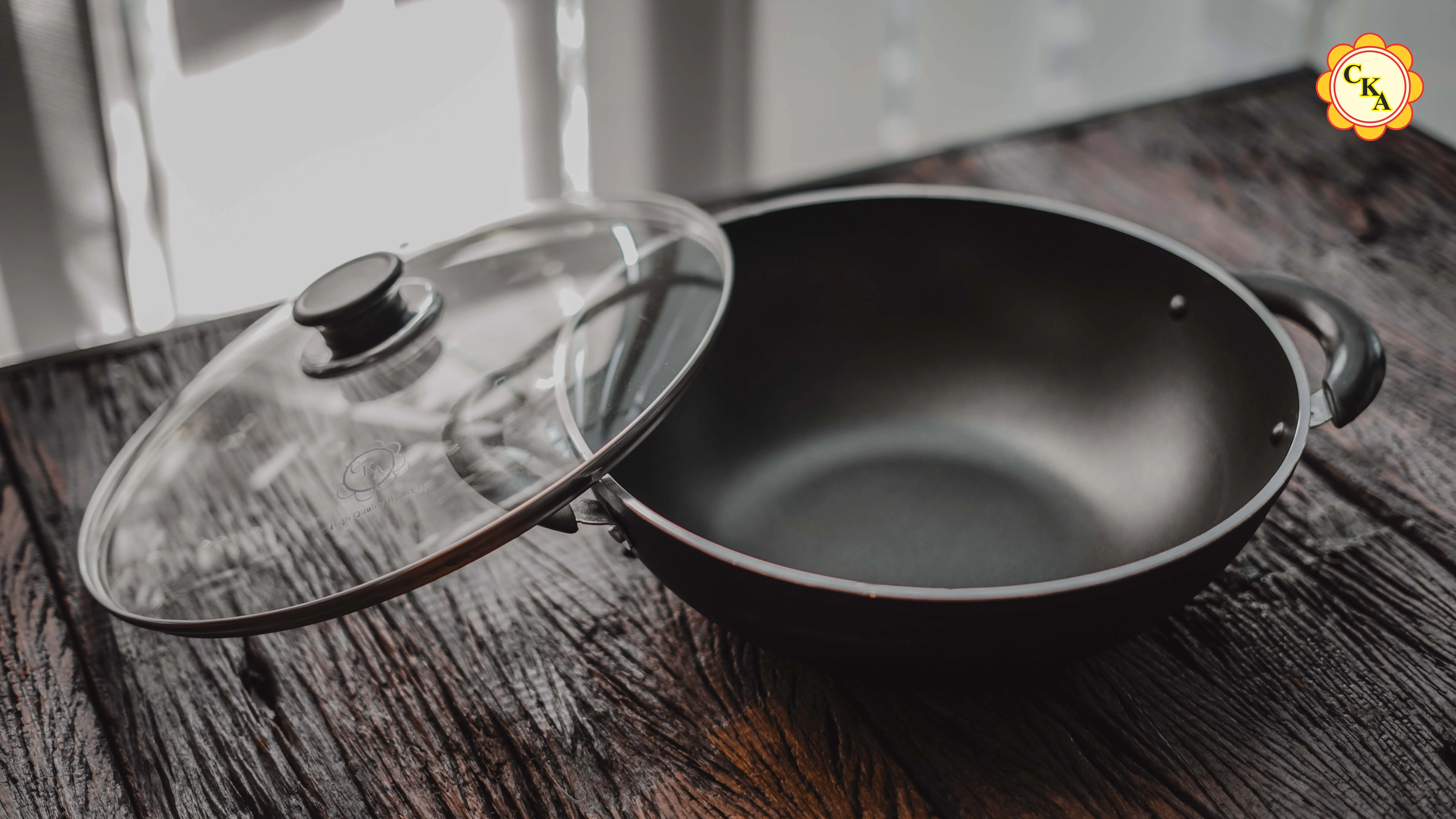 30cm Modern Black Aluminum Alloy Pan With Nonstick Glass Cover