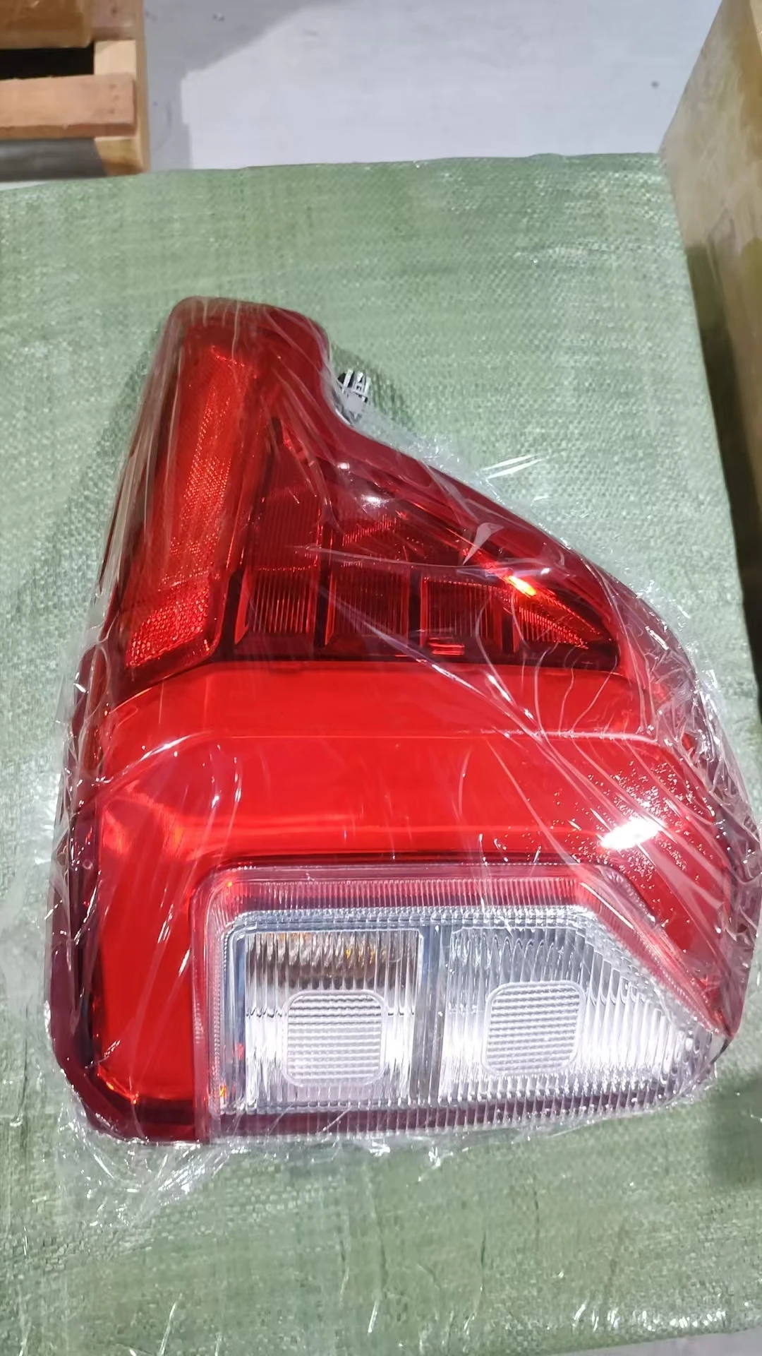 High Quality Replacement Rear Right Outer Tail Light LB5Z13404A For 20... — 2