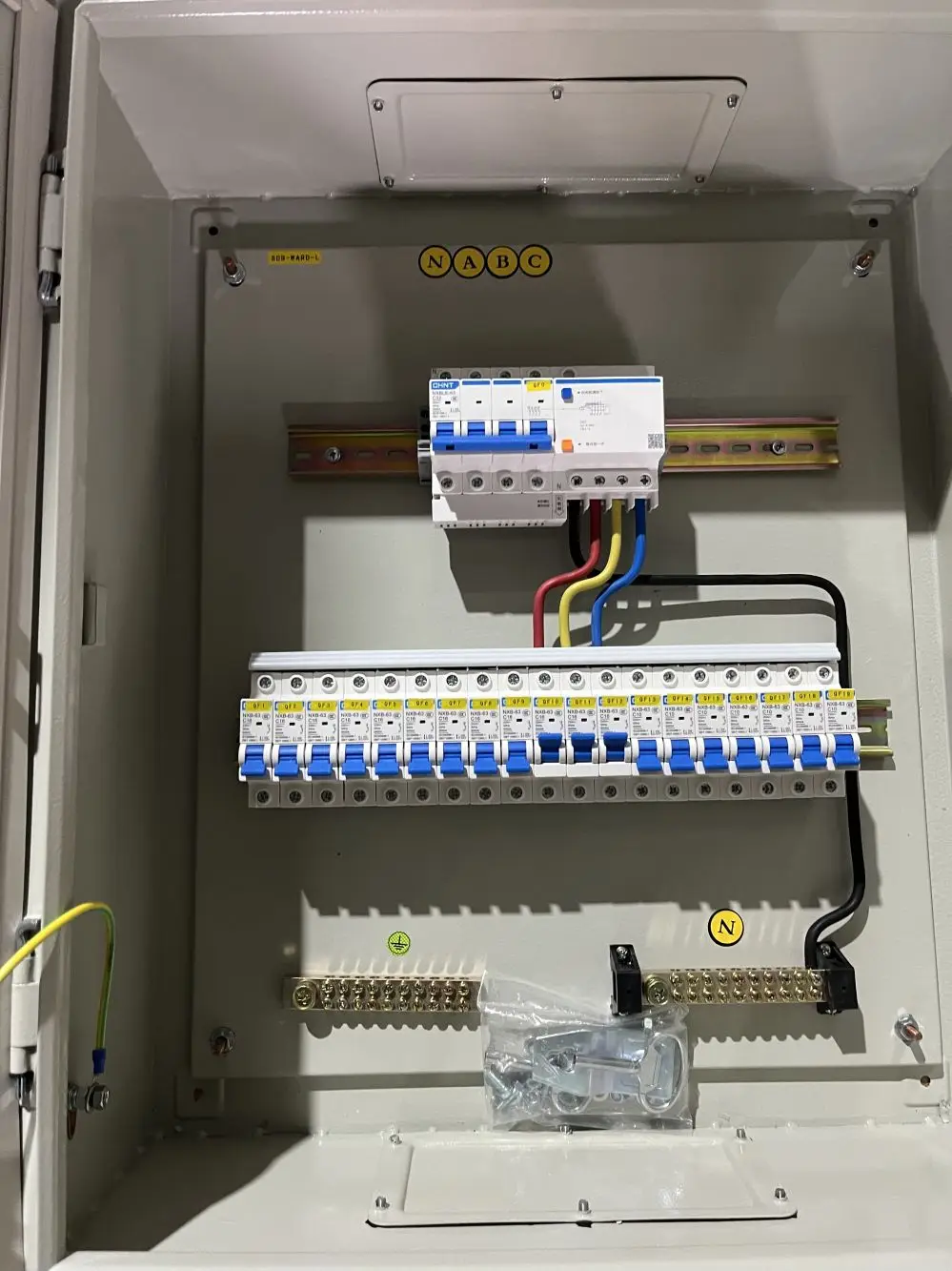 ASBY-TTT 100A Steel MCB Distribution Cabinet Electrical Wiring Panel Board with Busbar DCS System Cabinet Suppliers