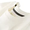 White waffle-print short-sleeved shirt with O collar