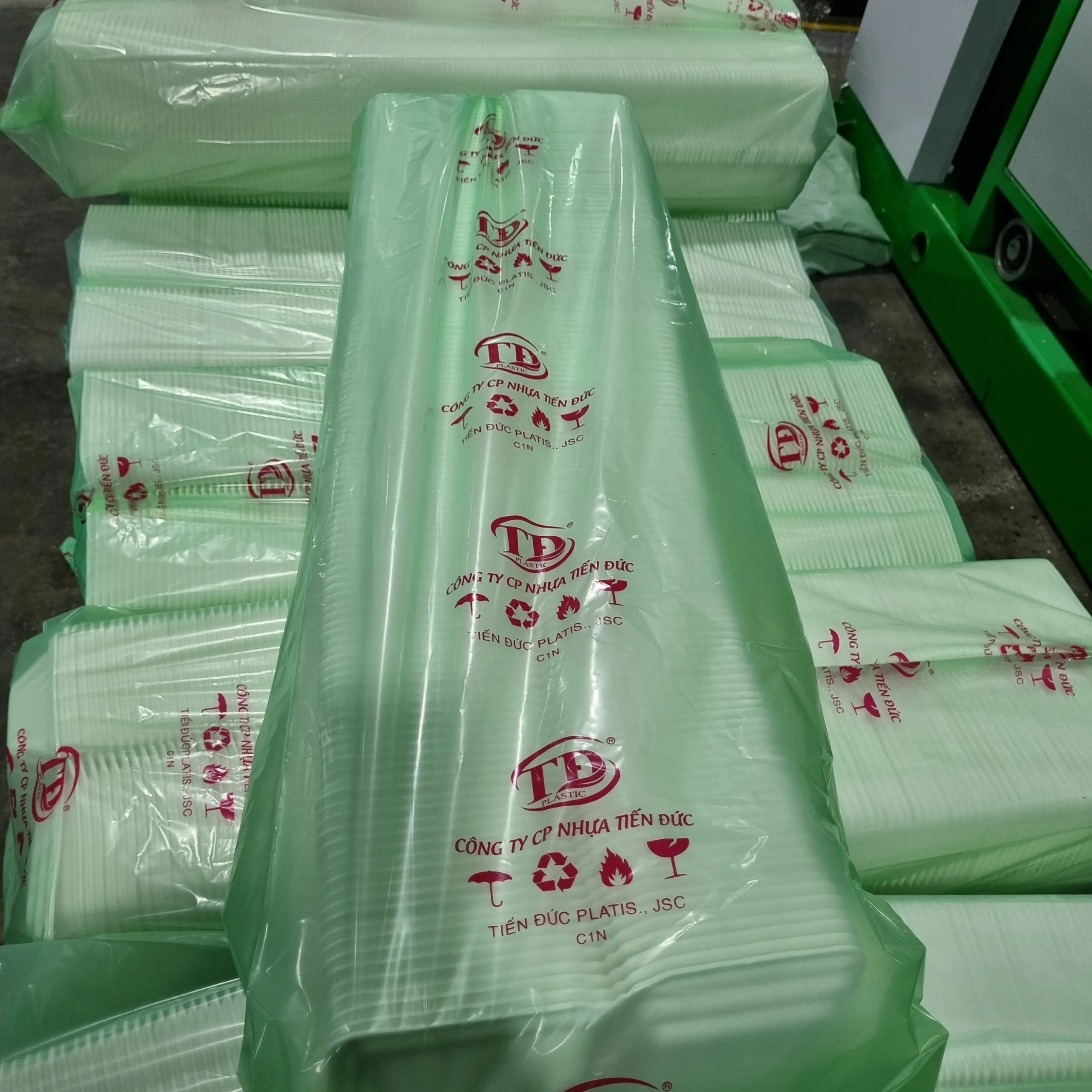 3 Compartments Ps Foam Food Container With Lid Lunch Box/ Fast Food/ Hamburger Disposable Eco