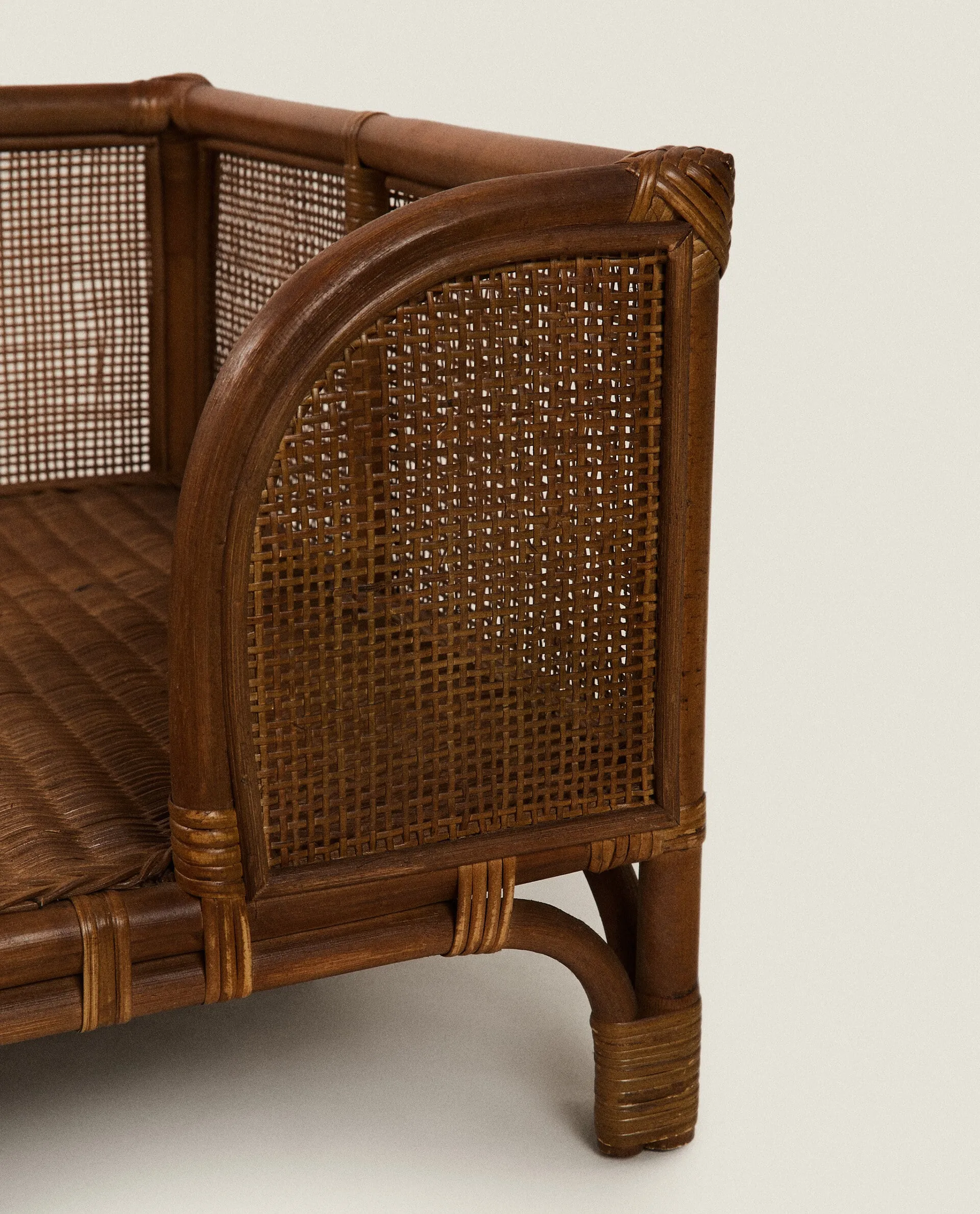 Design Wholesale  Raised Rectangular Rattan Bed for Pets  for Cat and Dog in Vietnam2023 Handcrafted