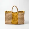 Thé clair et jaune, autres couleurs disponibles sur demande.