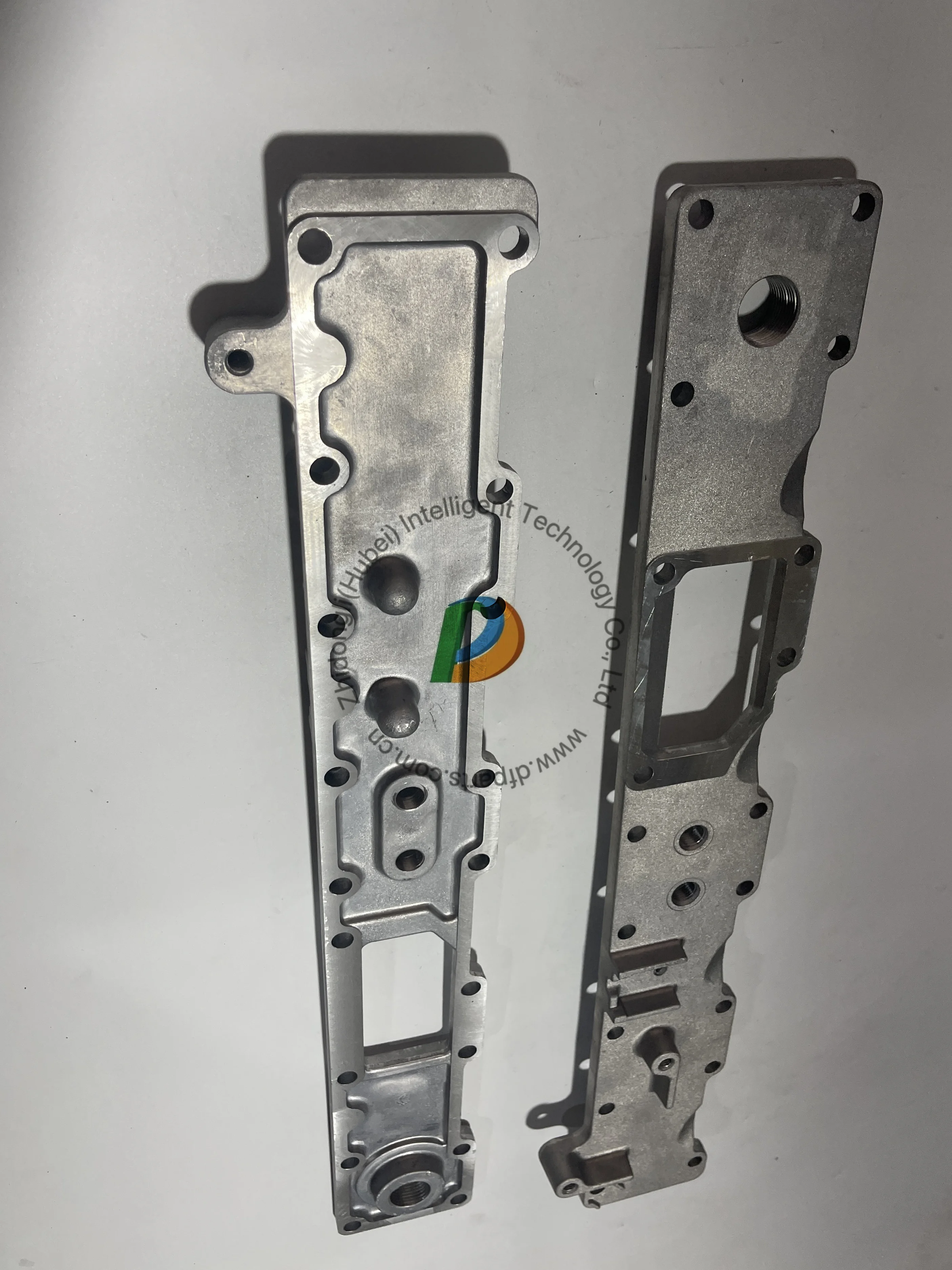 Genuine Parts OEM Engine Parts ISC8.3 6L8.9 INTAKE MANIFOLD COVER ...