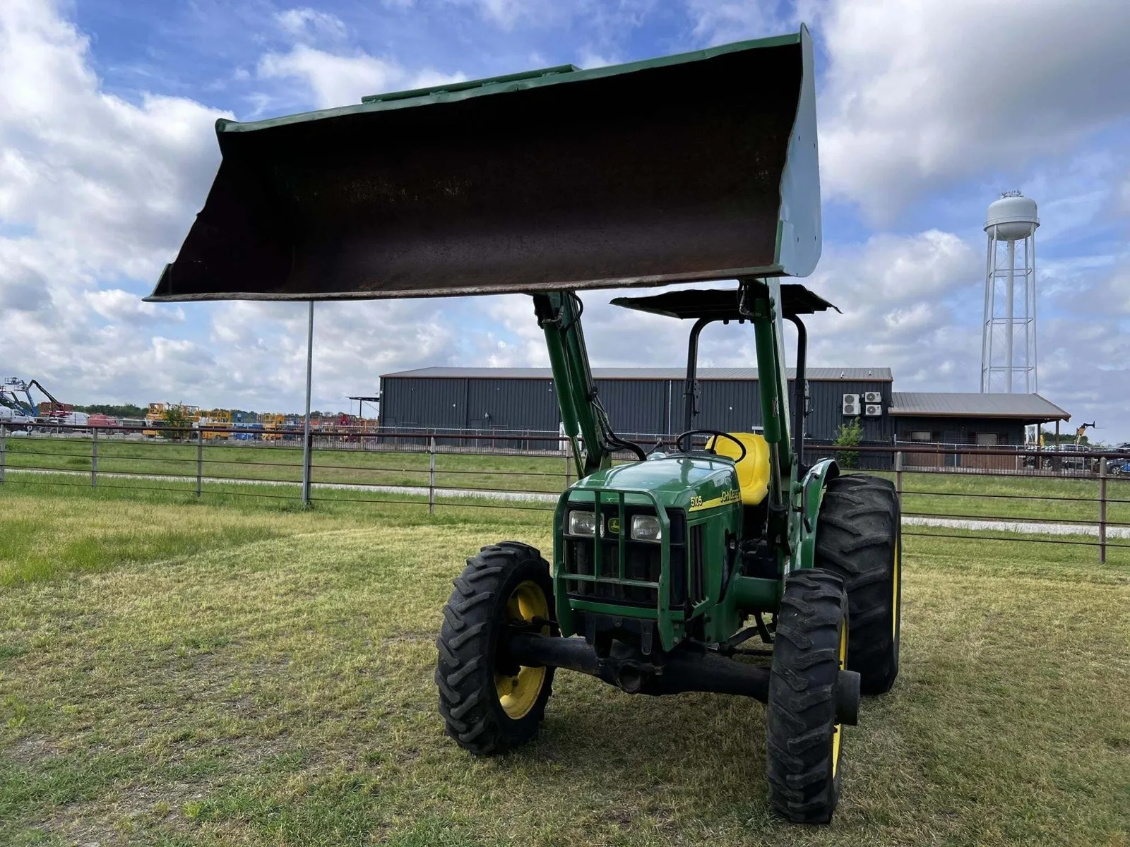 Original Farming Tractor Fairly Used John Dear 5105 Farm tractor With Front Loader John Dear 5105 4x4 Tractor in Stock Now