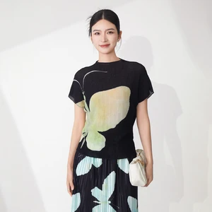High Quality Quick Wholesale Women's Fashion Tops Designer Printed Tops Miyake Pleated T-shirt Free Size