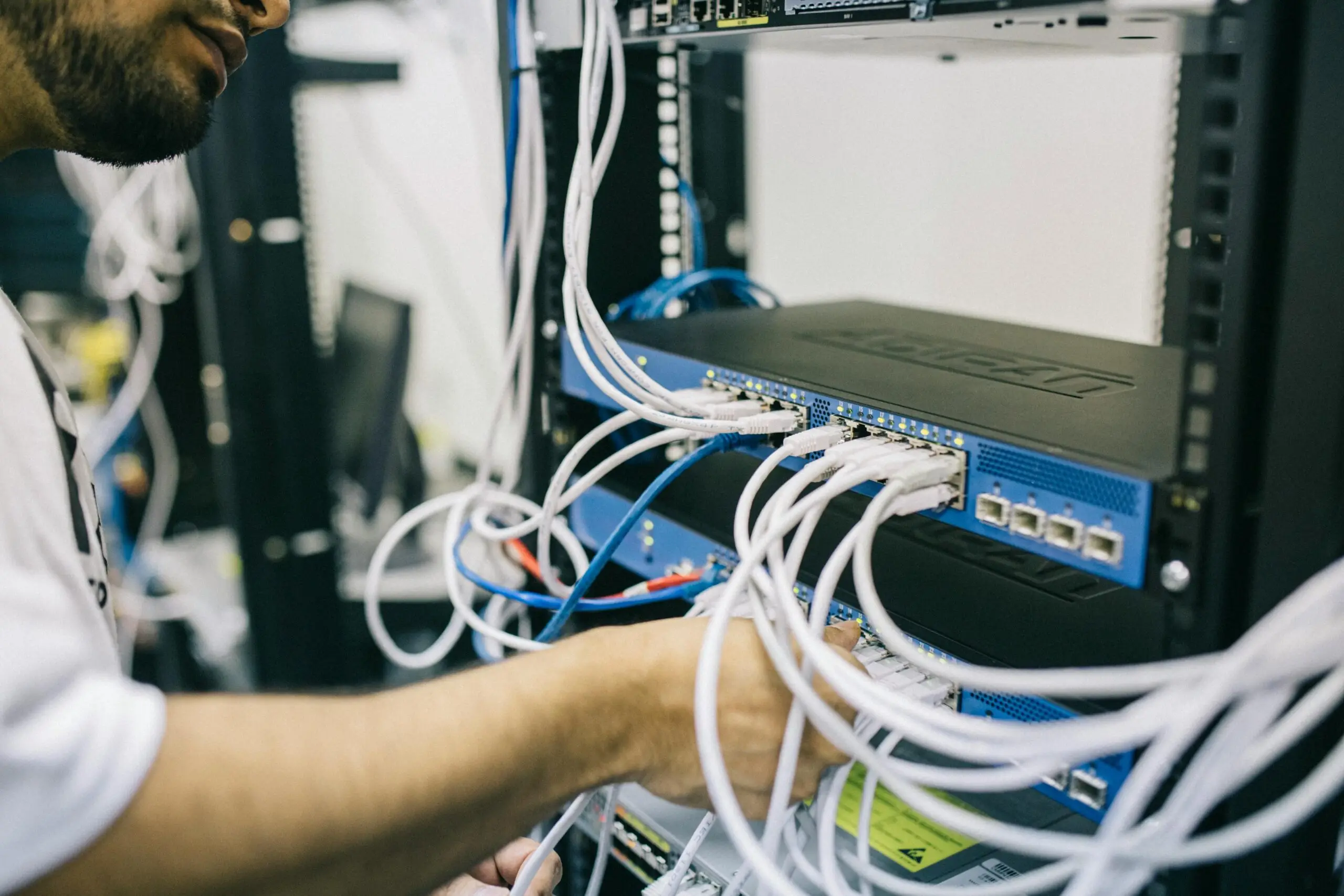 Fast Ethernet Fiber Extension Industrial Switch Supports up to 20km Over Single/Multi-mode Fiber 6+3 Ports Supports SC/FC/ST/SFP