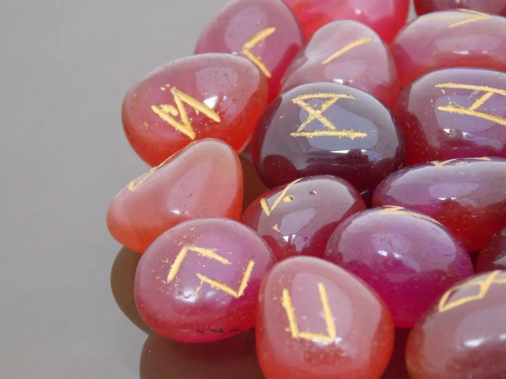 Red Onyx Agate Crystal Rune Set Natural Wicca Energy Stone for Divination and Intuition Reiki Meditation Protection Viking Runes