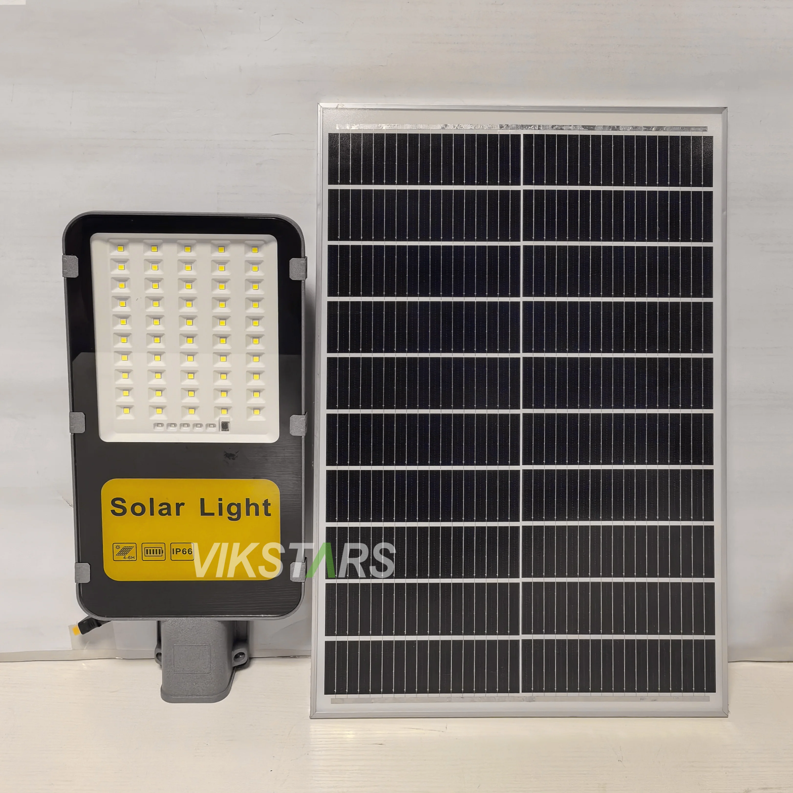 200W 300W 400W 500W Classique Aluminium Solar Street Lights Pour le jardin du village à l'extérieur 1