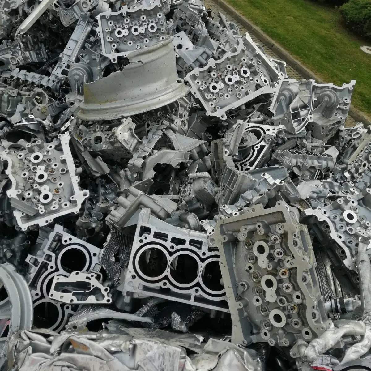 Aluminum Tense and Engine Block Car Scrap