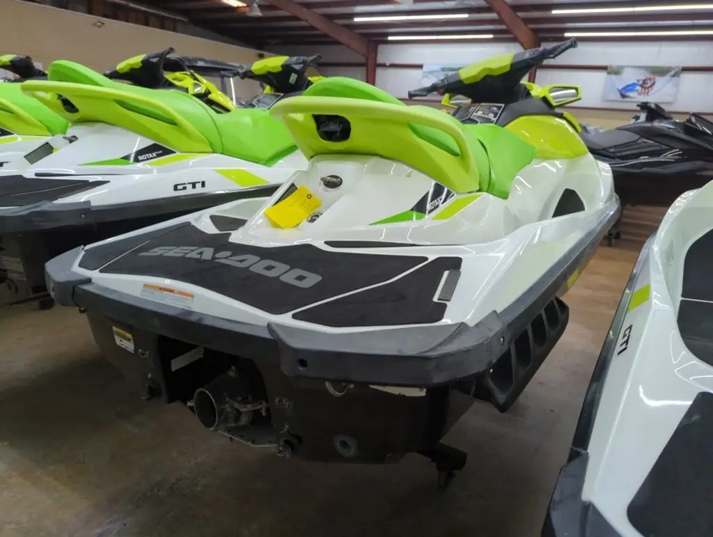 Sea Doo GTI буксировщик