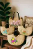 Beige naturel avec broderie florale multicolore