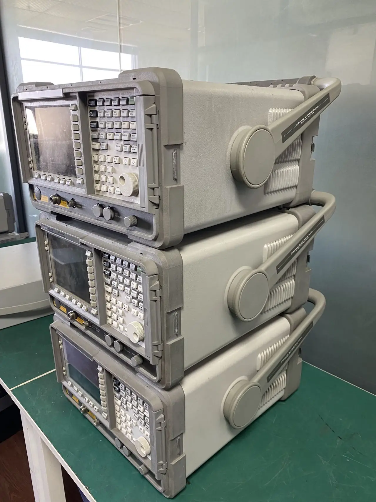 Keysight/ Agilent HP E4407B 9kHz - 26.5GHz ESA-E Spectrum Analyzer USED