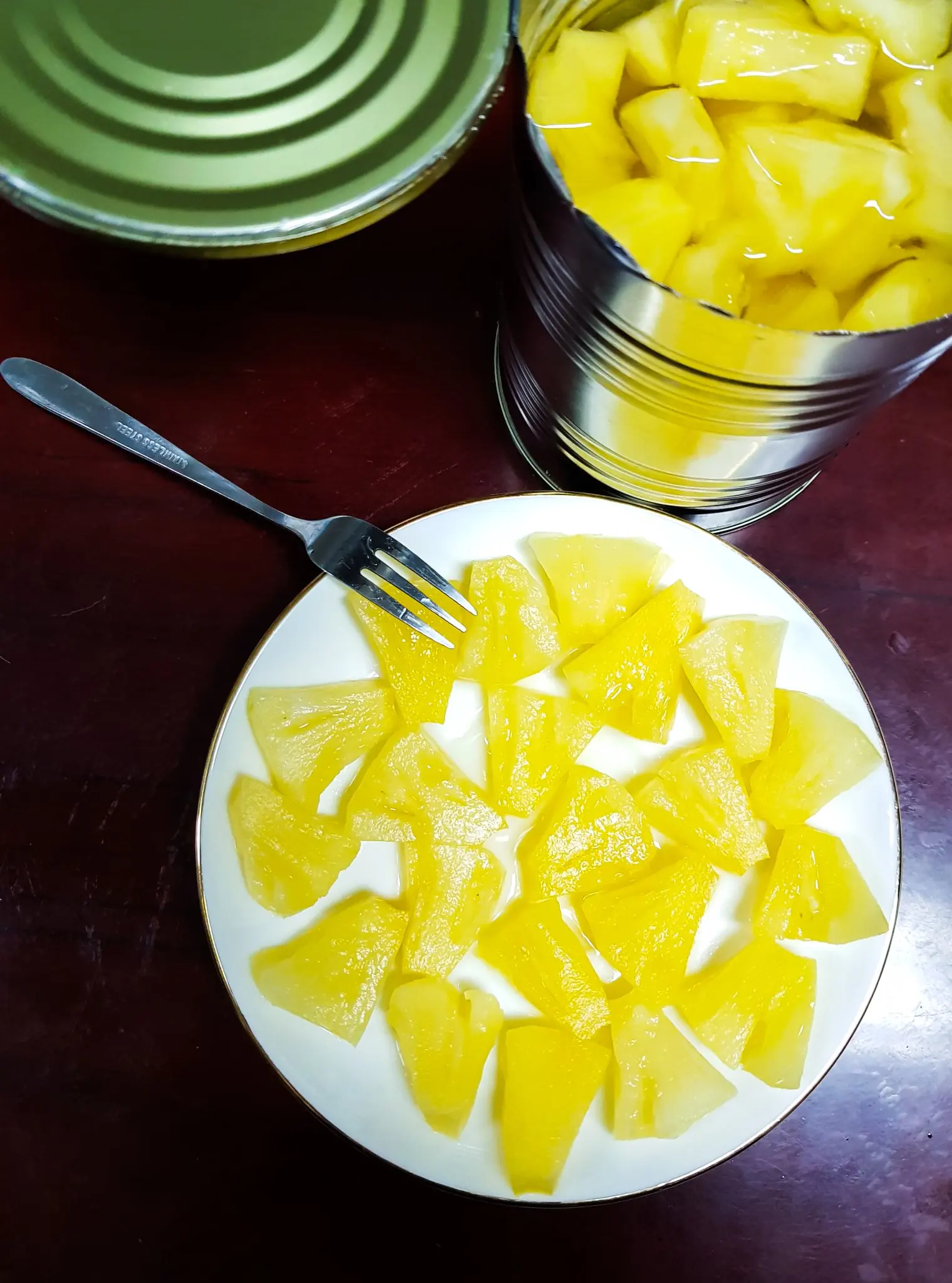 WHOLESALE FACTORY PRICE CANNED PINEAPPLE // SLICED PINEAPPLE CANNED FROM VIETNAM // Ms. Beatrix