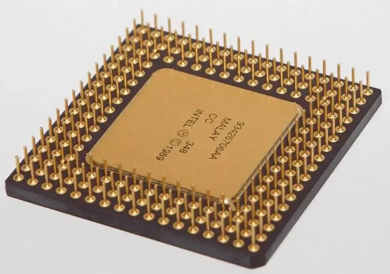 Компьютерные регистры. Процессор. Микросхема процессора. Старый микропроцессор. Золотой процессор.