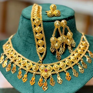 24K Gold Plated Dubai Vintage Fashion Jewelry Set Classic Pearl Flower Necklace Earrings Bangles Combs Brooches Main Copper