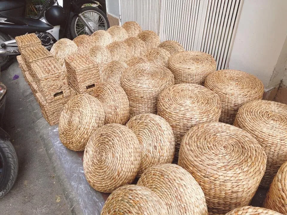 Wholesale Cheap Hand Woven Straw Pouf Modern Style Big Ottoman Pouf Cushion for Bedroom & Living Room