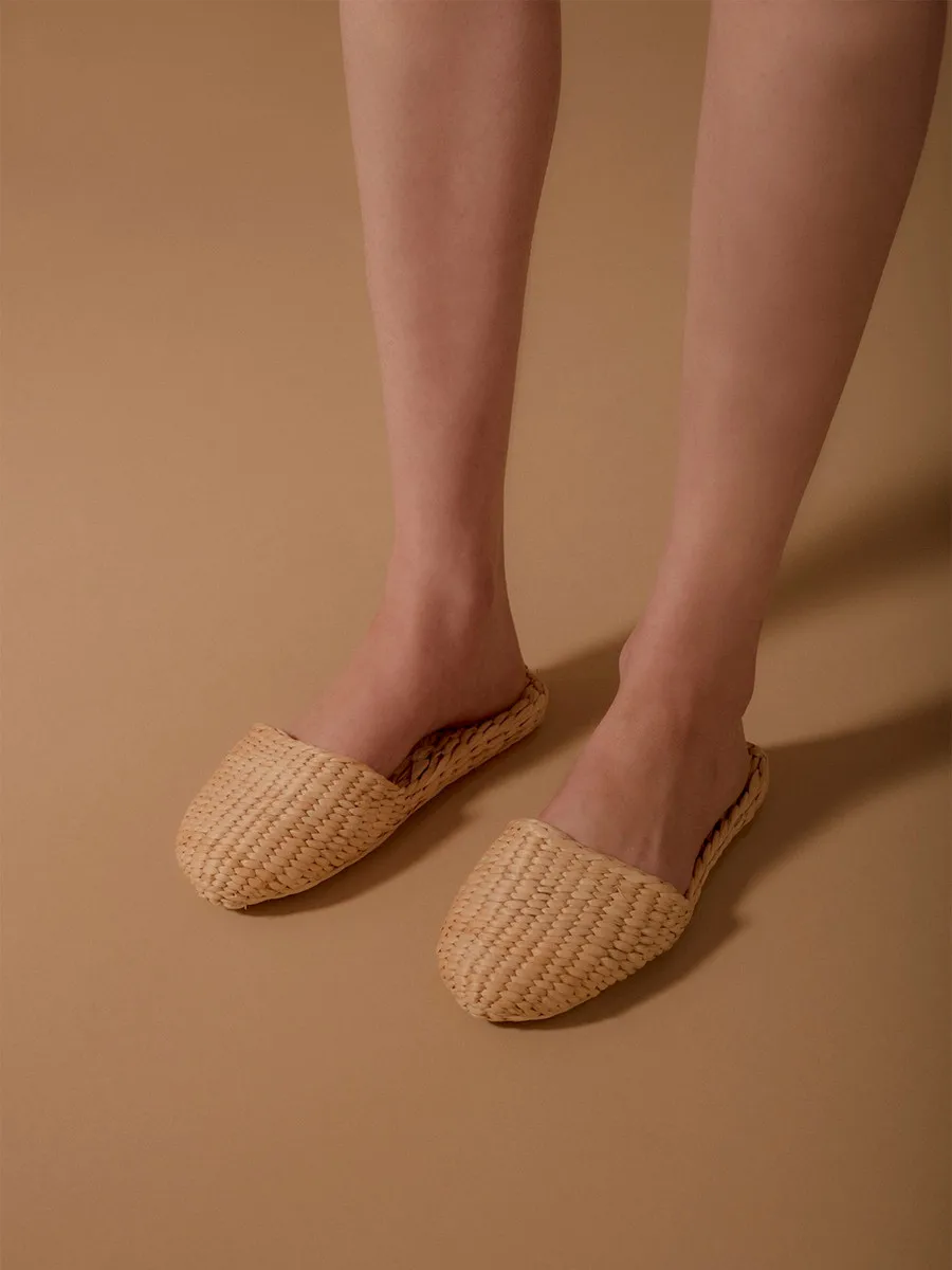 Slippers in Natural