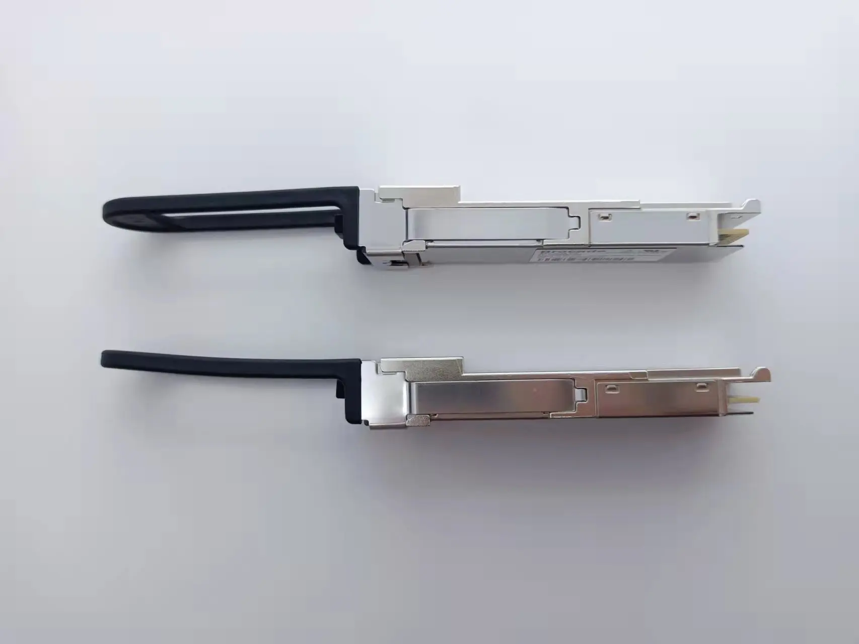 Brocade 57-1000490-01 XBR-000475 - 4x32g FC QSFP+ Transceiver