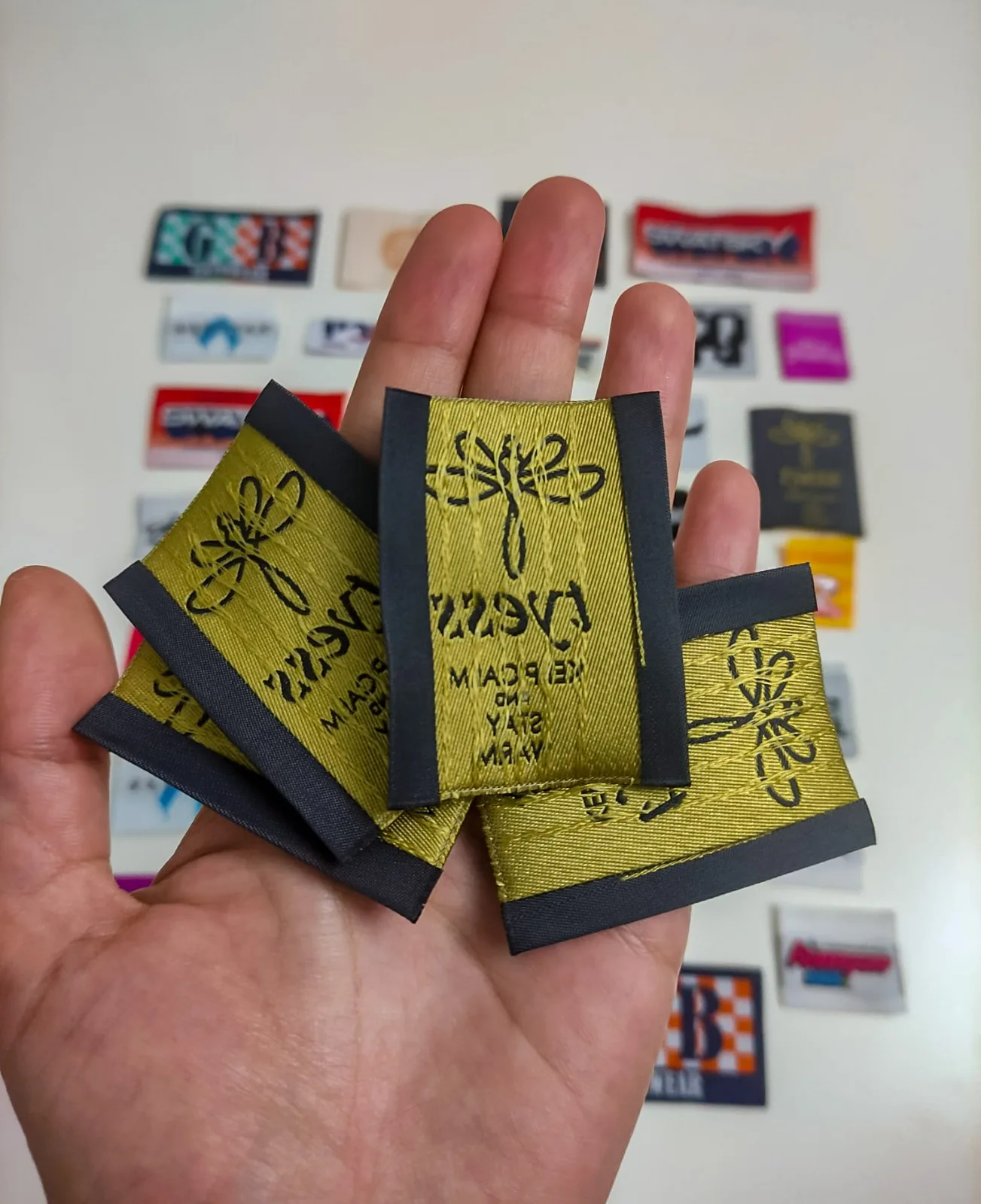 Fashion Free Sample New Design Woven Private White Labels Clothing