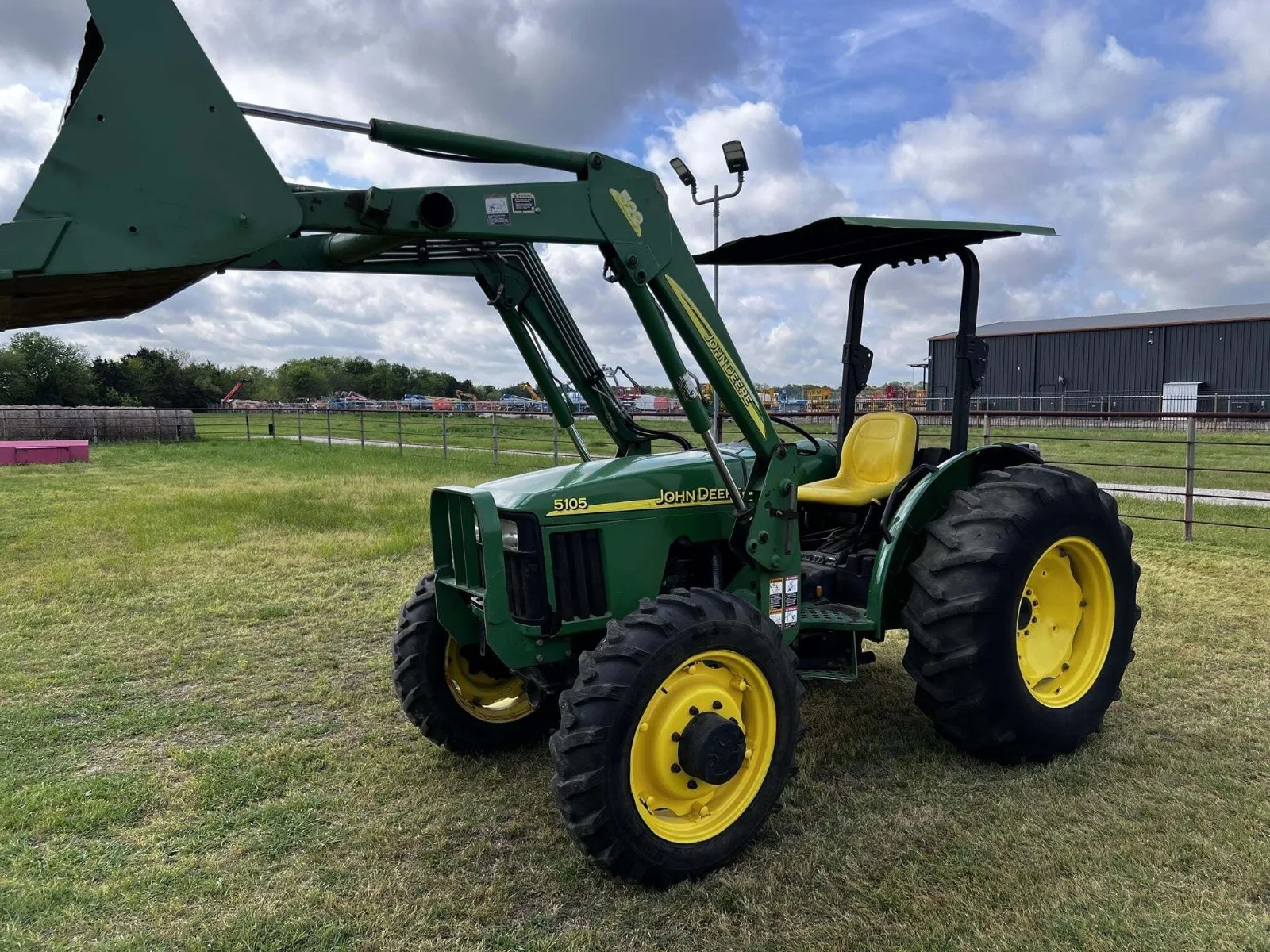 Original Farming Tractor Fairly Used John Dear 5105 Farm tractor With Front Loader John Dear 5105 4x4 Tractor in Stock Now