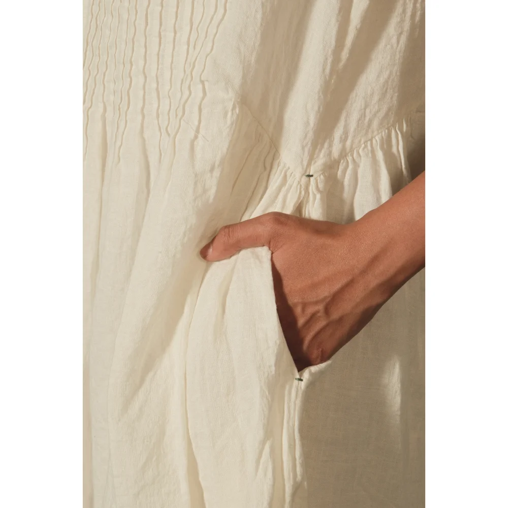 BRAHMA DRESS-Casual Linen Pintuck Ivory Size XS Breathable Bohemian Floral Pattern Office Lady Style Natural ODM Ruffles