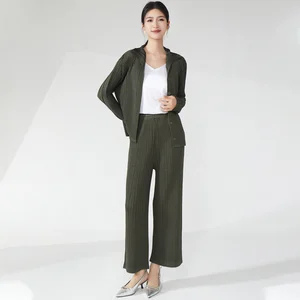 Direct From the Factory Women's Fashion Set High Quality Designer Pleated Top and Pants Two-Piece Office Set