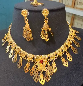 24K Gold Dubai Fashion Jewelry Necklace Set Earrings Bangles Combs Brooches Classic Pearl Flower Copper Anniversary Diamond Gift