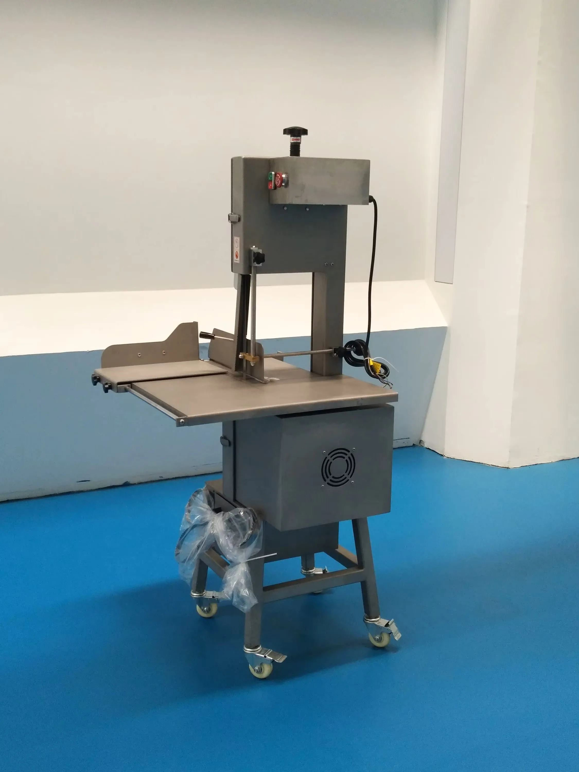 High-performance bone cutter for large-scale meat processing