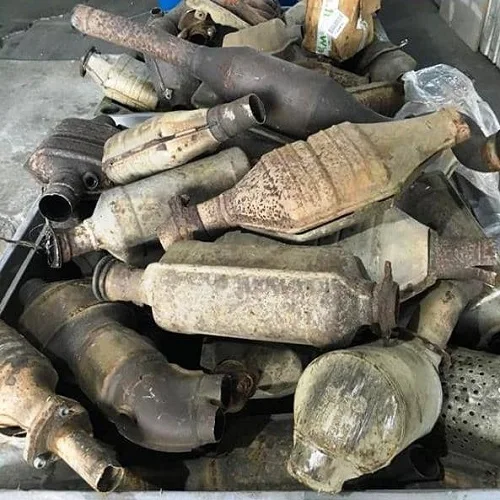 Wholesale Price Metal Scrap Catalytic Converters Grade HMS Flake 10kg Car Accessories