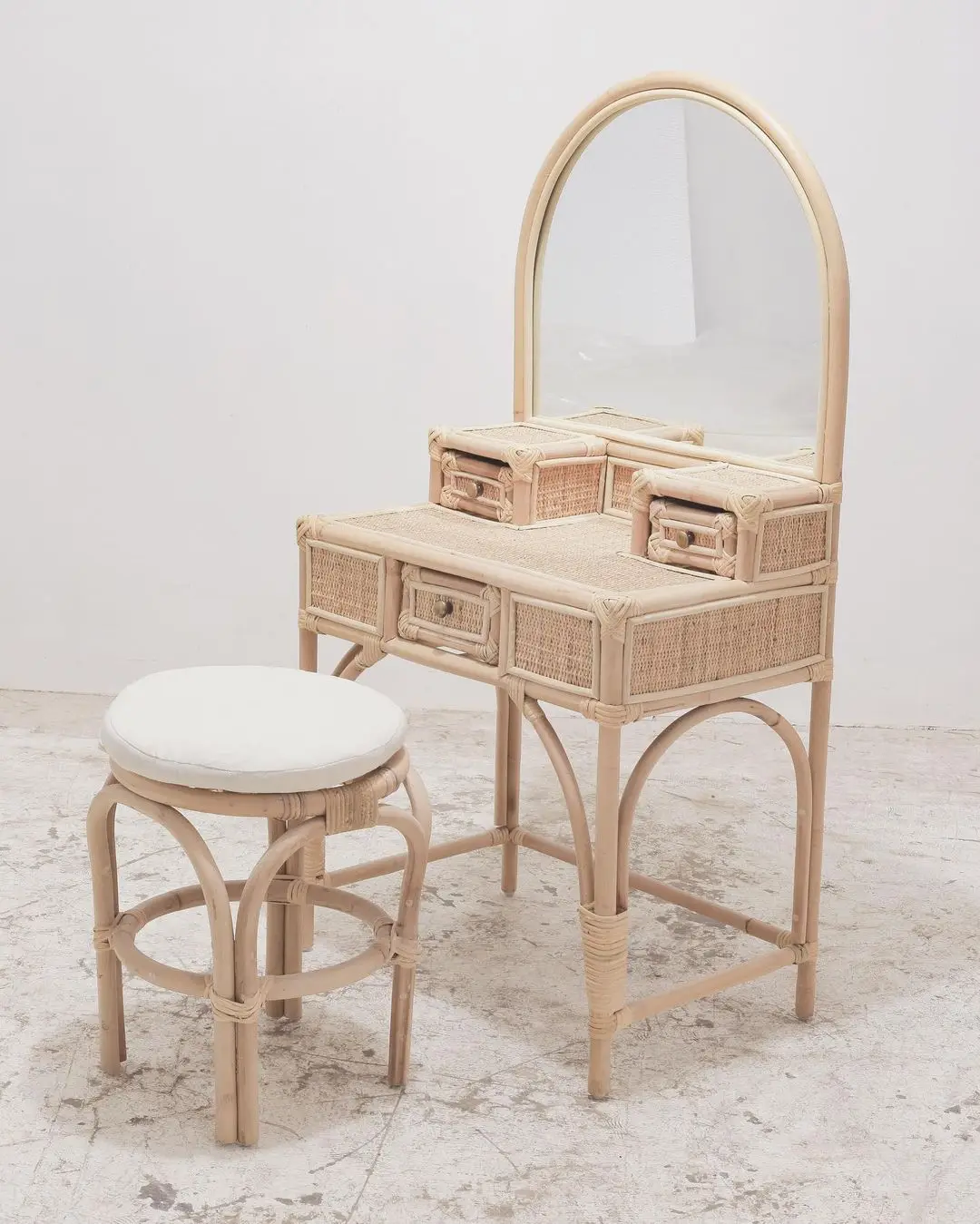 Rattan Dressing Table - Stylish & Eco-Friendly Makeup Vanities