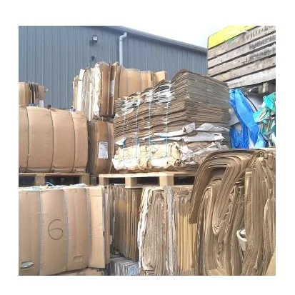 Макулатура-старая газета (ONP) над выпущенной новостной газетой